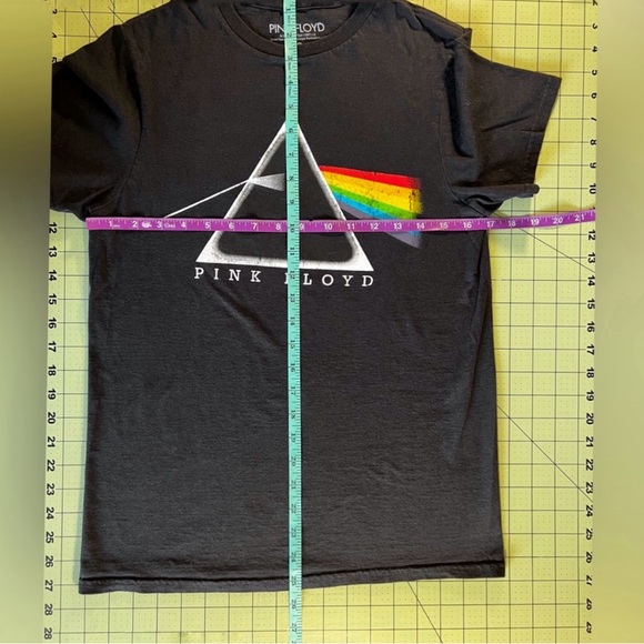 Pink Floyd Dark Side of the Moon prism T-shirt women’s size Small - Picture 3 of 5